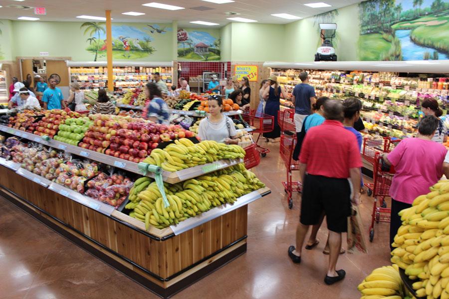 Customers+make+their+way+through+the+produce+section+at+the+new+Trader+Joes.