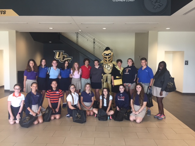 Mrs.+Corey+and+Benjamins+middle+school+student+council+members+pose+with+Knightro%2C+UCFs+mascot.
