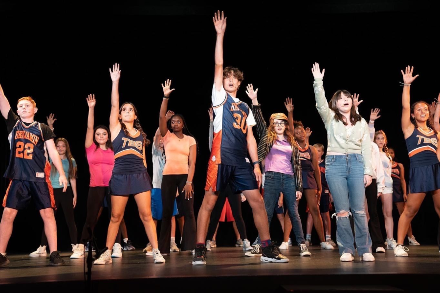 The+entire+cast+of+High+School+Musical+opens+the+show+with+Its+the+Start+of+Something+New.