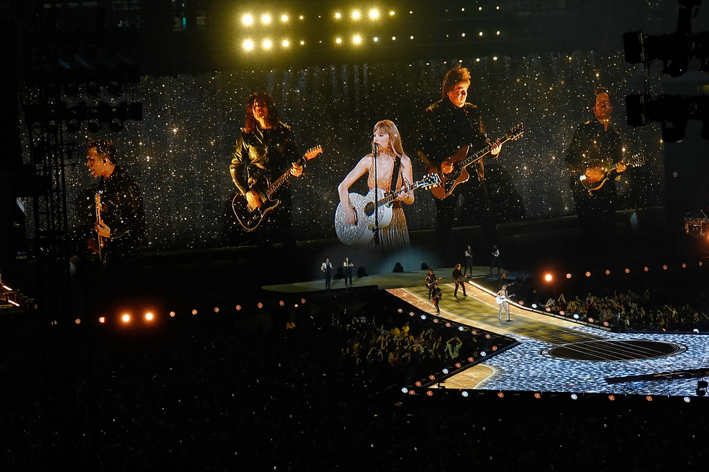 Swift performs her three most famous songs from Fearless
