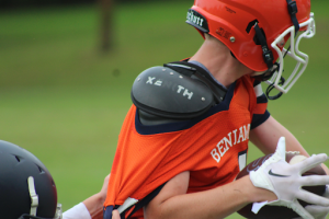 Luke Sheehan runs with the ball